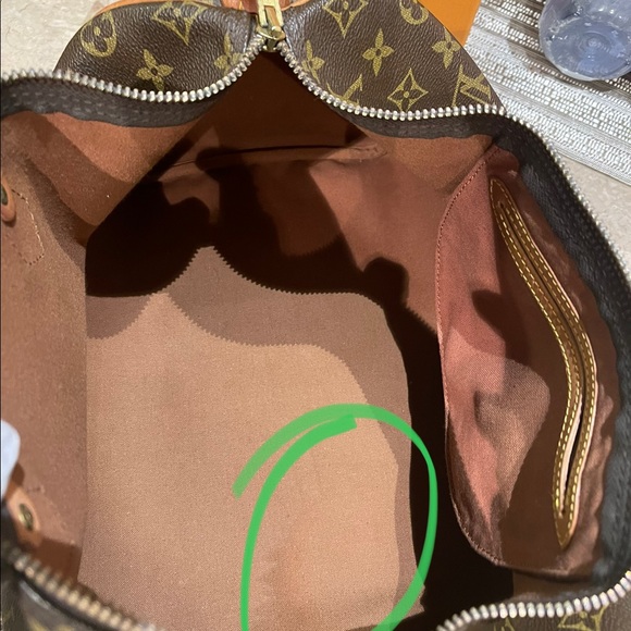 Authentic Louis Vuitton SPEEDY 40 - Picture 8 of 16